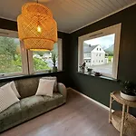 Spacious By The Fjord And Mountains Dom wakacyjny Mandalen