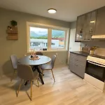 Dom wakacyjny Spacious By The Fjord And Mountains Mandalen
