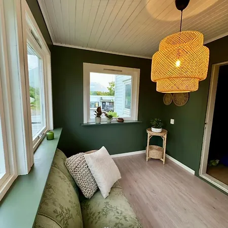 Сasa de vacaciones Spacious By The Fjord And Mountains Mandalen