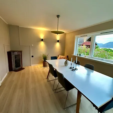 Dom wakacyjny Spacious By The Fjord And Mountains Mandalen