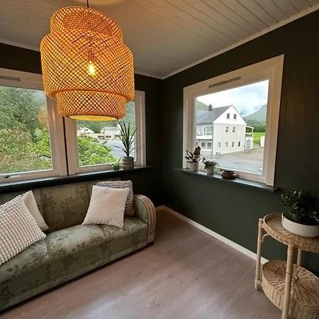 Spacious By The Fjord And Mountains Dom wakacyjny Mandalen