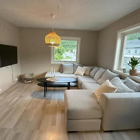 Spacious By The Fjord And Mountains Casa vacanze Mandalen