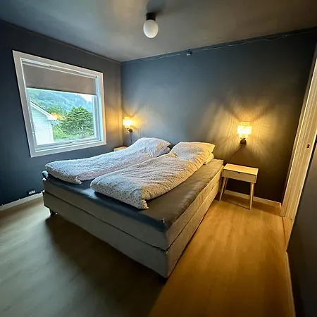 Spacious By The Fjord And Mountains