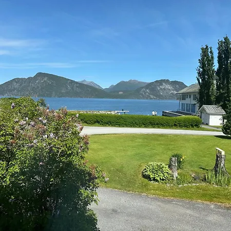 Spacious By The Fjord And Mountains * Mandalen