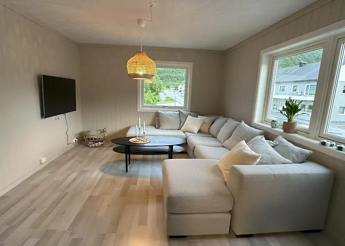 Spacious By The Fjord And Mountains Feriehus Mandalen
